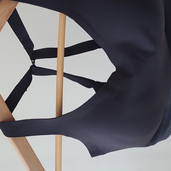 Lululemon Sports Top 2 - Picture 2 of 7